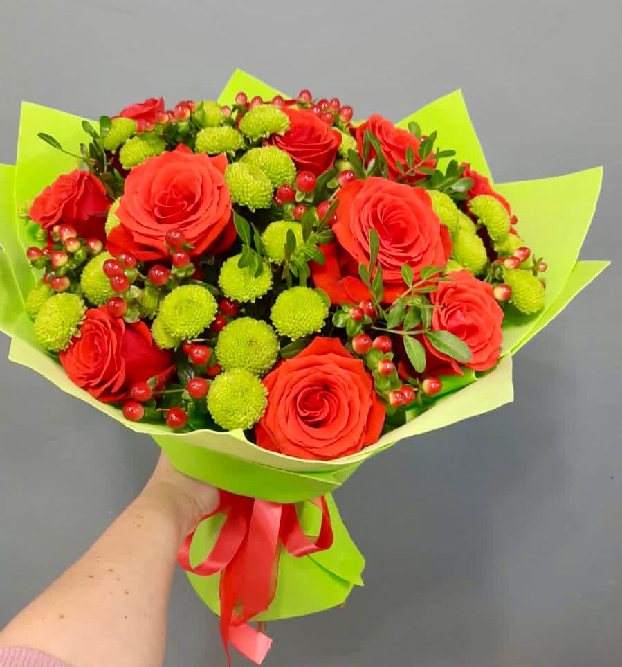 Букет цветов из: Хризантемы и Розы в Салым