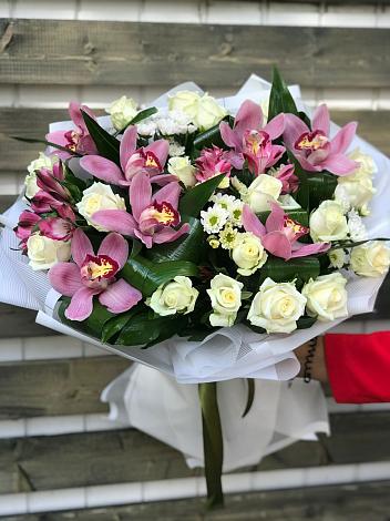 Букет цветов из: Розы и Хризантемы в Салым
