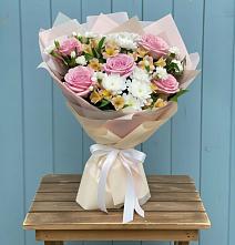 Букет цветов из:  Гвоздики, Орхидеи и Розы #REPLACE_PRED# Салым