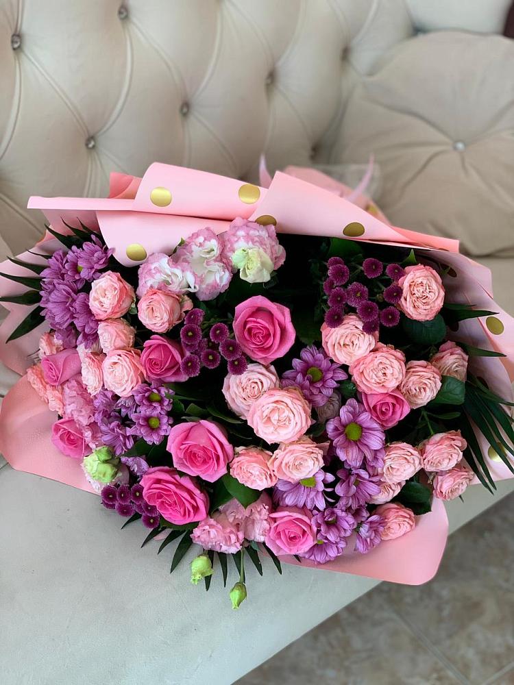 Букет цветов из: Хризантемы, Розы и Лизиантусы в Салым