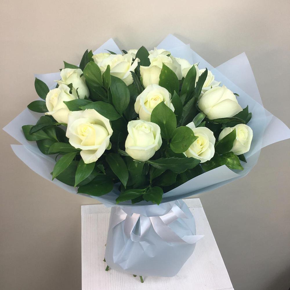Букет 15 Белых роз Проуд в Салым