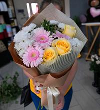 Букет цветов из:  Герберы, Розы и Хризантемы в Салым