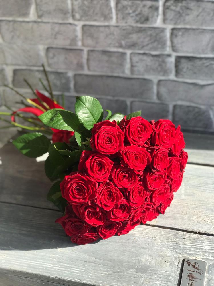 Букет Красные розы Фридом в Салым