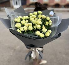 Букет Белые кустовые розы Солинеро в Салым