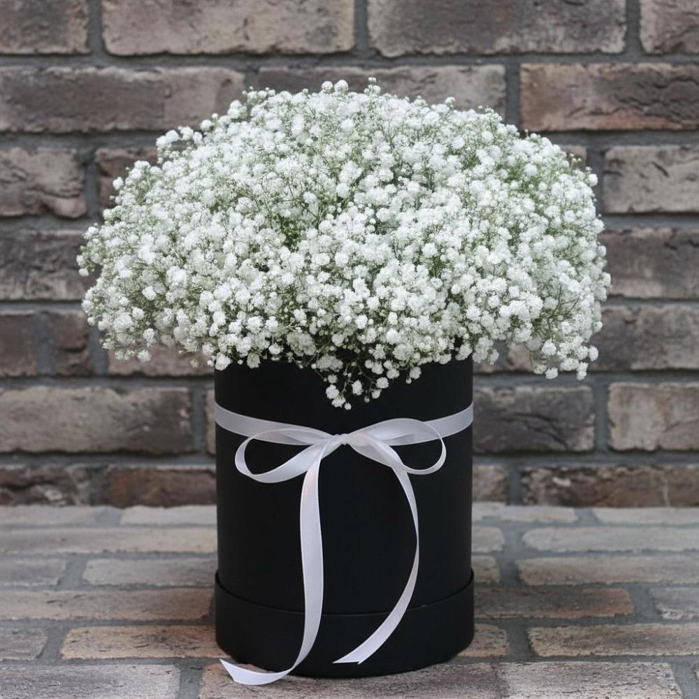 Цветочная композиция из Гипсофила в шляпной коробке в Салым