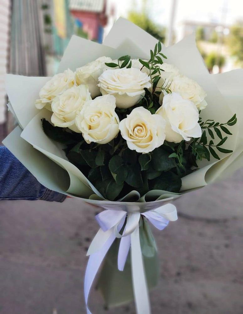 Букет Белые розы Проуд в Салым