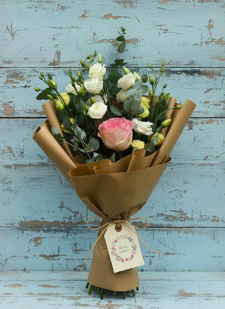 Букет цветов из: Розы и Лизиантусы в Салым