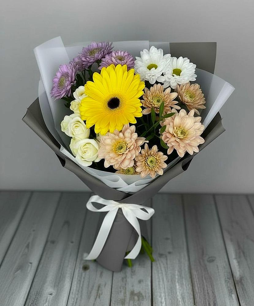 Букет цветов из: Розы, Герберы и Хризантемы в Салым