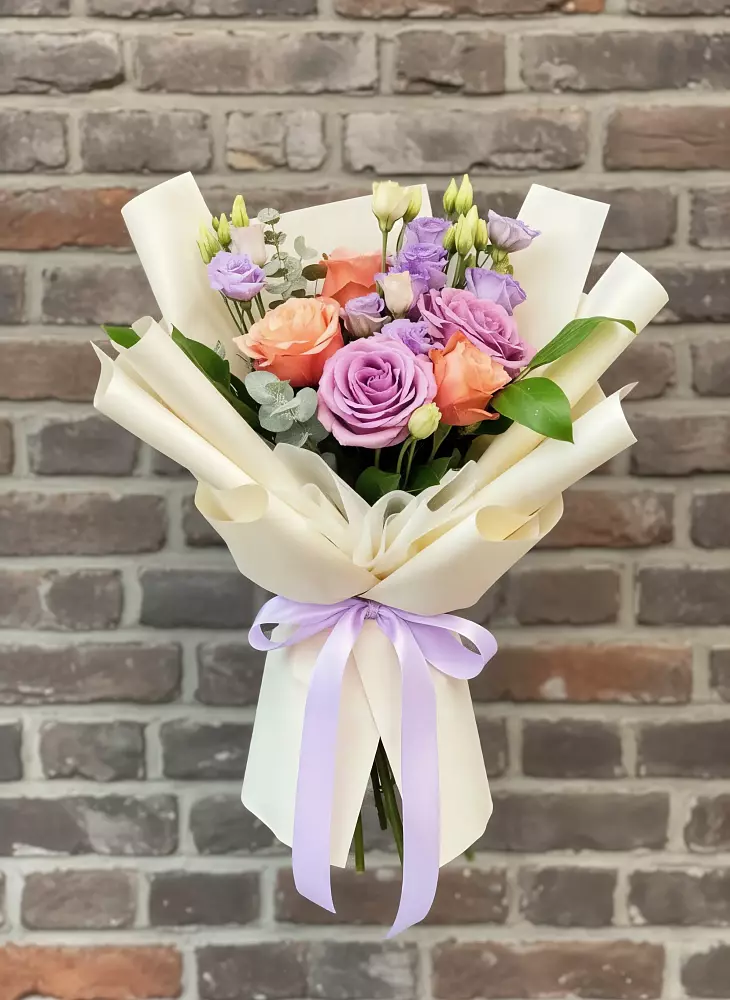 Букет цветов из: Лизиантусы и Розы в Салым