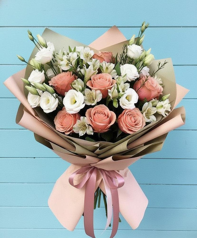 Букет цветов из: Розы, Альстромерии и Лизиантусы в Салым