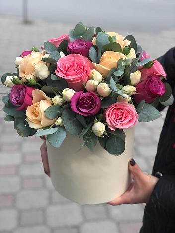 Цветочная композиция из Розы в шляпной коробке в Салым