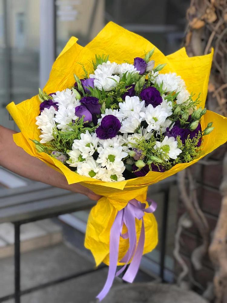 Букет цветов из: Ирисы, Хризантемы и Ромашки в Салым