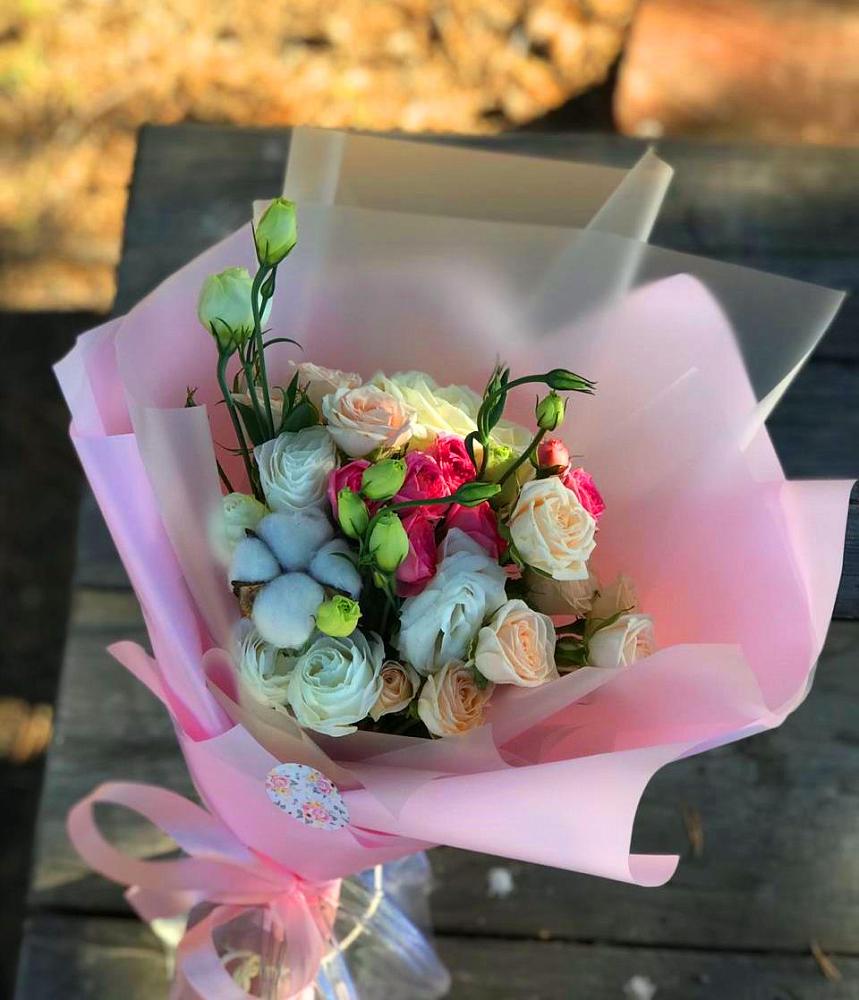 Букет цветов из: Розы и Лизиантусы в Салым