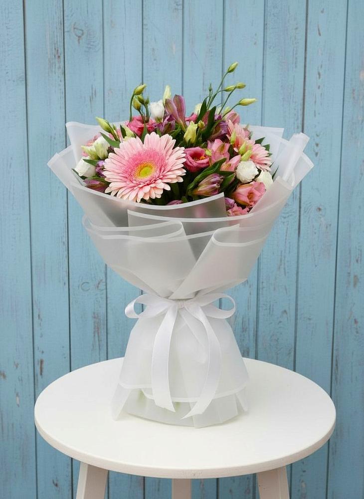 Букет цветов из: Герберы, Альстромерии и Лизиантусы в Салым