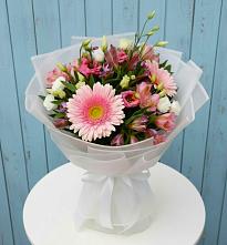 Букет цветов из:  Герберы, Альстромерии и Лизиантусы в Салым