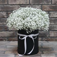 Цветочная композиция из Гипсофила в шляпной коробке в Салым