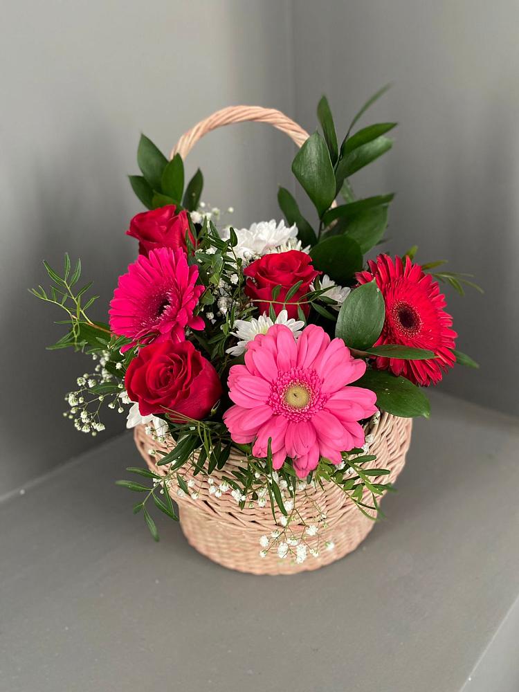 Цветочная композиция из Розы, Хризантемы и Герберы в корзине в Салым