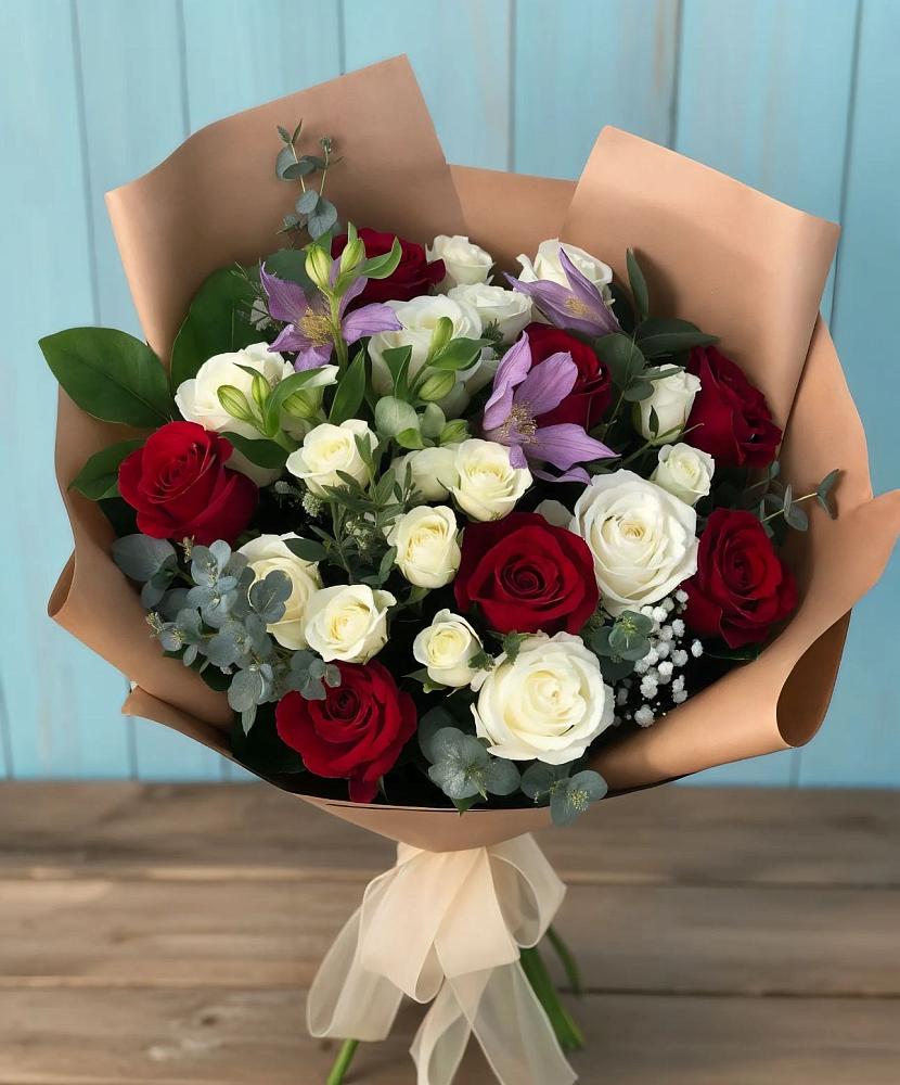 Букет цветов из: Розы и Альстромерии в Салым