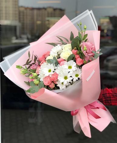 Букет цветов из: Розы, Лизиантусы и Хризантемы в Салым