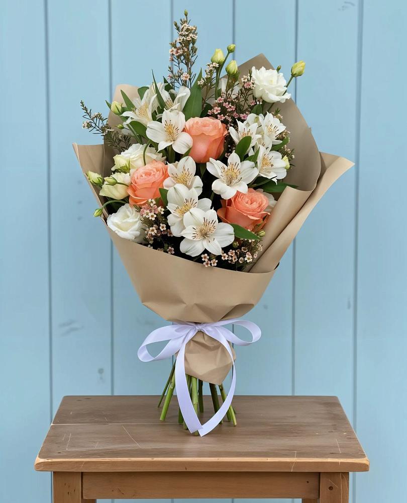 Букет цветов из: Альстромерии, Лизиантусы, Розы и Хризантемы в Салым