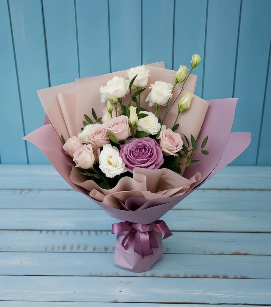 Букет цветов из: Розы и Лизиантусы в Салым